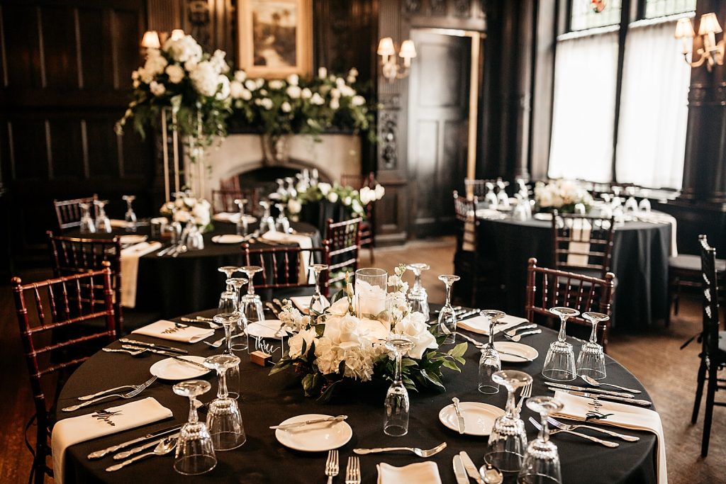 50 Stunning Black and White Wedding Ideas for a Timeless Celebration - Image 4